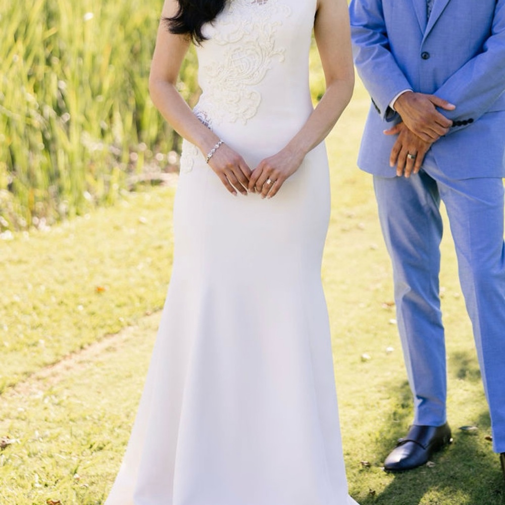 Elegant White Sleeveless wedding Dress